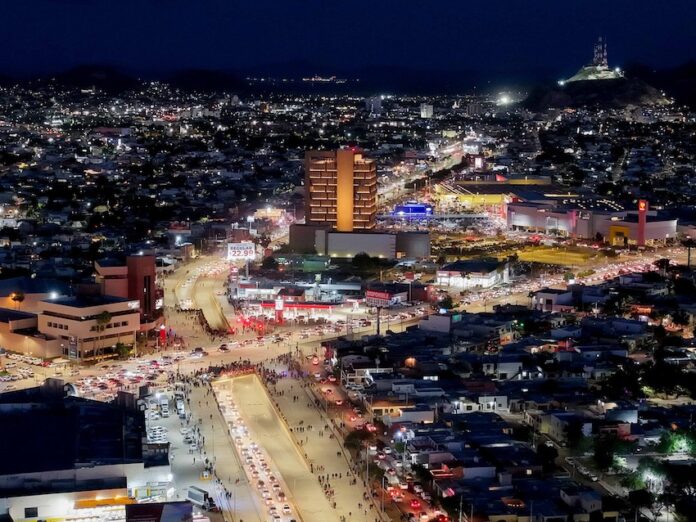 Nuevo paso a desnivel traza el futuro de Hermosillo: Toño Astiazarán; queda formalmente inaugurada está obra antes del tiempo previsto; se fortalece movilidad urbana a favor de peatones, ciclistas y automovilistas; Hermosillo lidera a nivel nacional con una obra de gran magnitud financiada 100% con recursos municipales y sin endeudar la ciudad