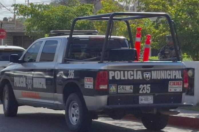 Un herido de bala en la colonia Niza; la víctima, de 38 años de edad, quiso aparentar se había encajado una varilla en un muslo al sufrir una caída; se rehusó a interponer denuncia.