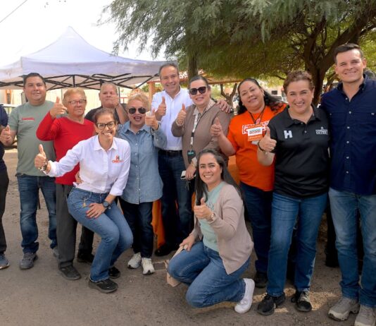 Ejerce Toño Astiazarán su voto en presupuesto CRECES, junto a familias de Real del Llano