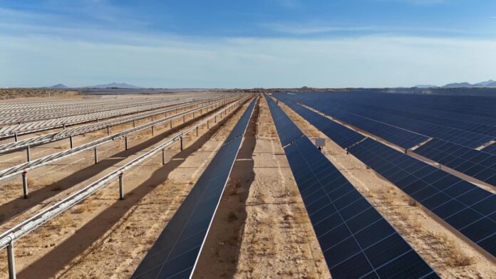 Gobernador Durazo impulsa energía solar para 250 mil hogares en Sonora; inversión federal de 347 millones de dólares en la Secuencia III de la planta fotovoltaica de Puerto Peñasco.