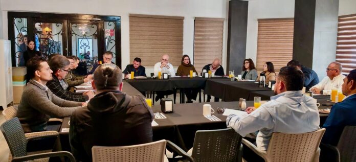 #PuertoPeñasco Se reúne alcalde con sector hotelero, turístico, Cámaras y Colegio; con el objetivo de hacer un análisis del panorama turístico de la región, y buscar un plan estratégico para fortalecerlo.