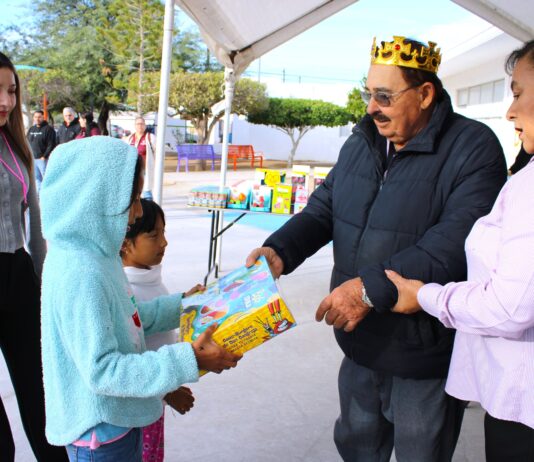 En compañía de las familias, DIF Puerto Peñasco celebra el Día de Reyes