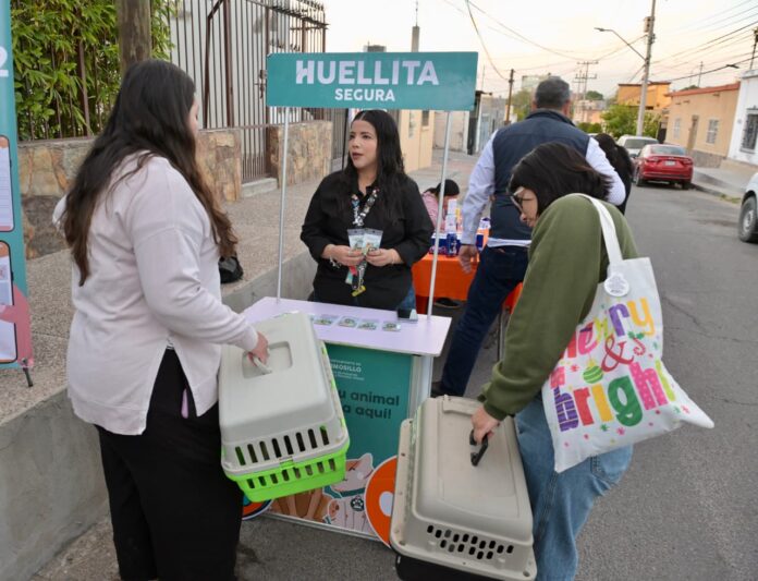 Acerca Toño Astiazarán servicios municipales a Villa de Seris con Miércoles en tu Colonia; vecinas y vecinos del sector fueron atendidos de manera directa por los titulares de las dependencias.