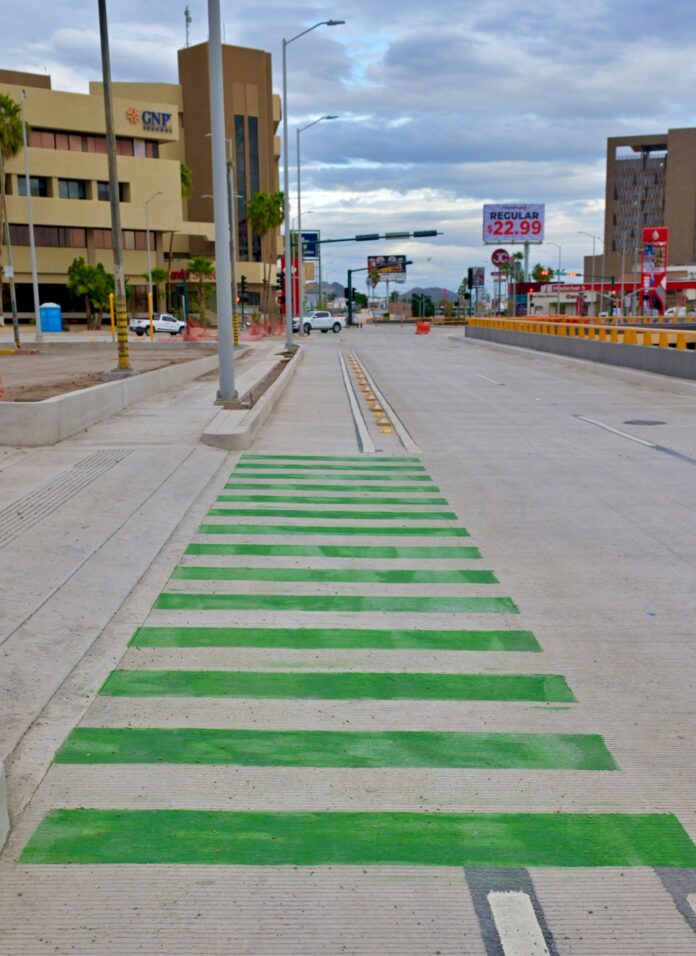 Brinda paso a desnivel Colosio y Solidaridad espacio a ciclistas con 3 mil metros lineales de ciclo carriles; los espacios para el desplazamiento seguro de ciclistas formaron parte de la obra desde su planeación.