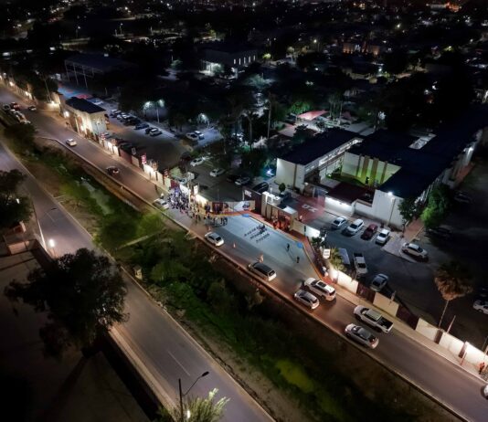 Beneficia Toño Astiazarán a estudiantes de la UniKino con tramo Camina Segura