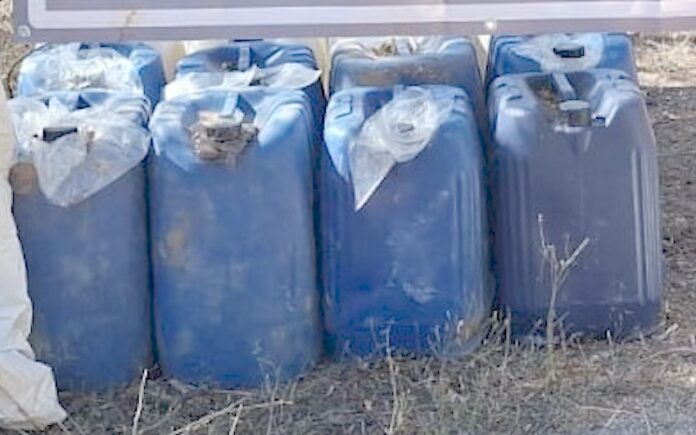 #Sinaloa Aseguran precursores químicos para la elaboración de drogas sintéticas; operativo de federales en los límites entre Sinaloa y Durango; no hay detenidos.