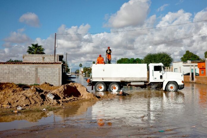 Graves inundaciones en algunos sectores de Puerto Peñasco; En un escenario que tomó por sorpresa a las autoridades y a la comunidad, precipitaciones mucho más elevadas de las esperadas han azotado el municipio desde ayer.
