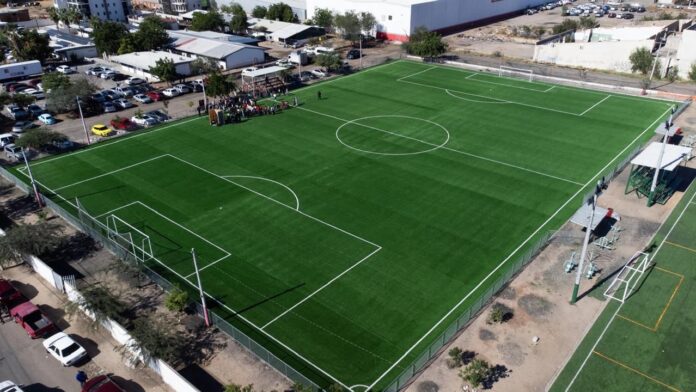 Tras décadas de abandono, Durazo recupera espacios deportivos de Hermosillo; el mandatario estatal entregó la rehabilitación de la Unidad Deportiva Ley 57 y del campo de fútbol JOSS #3, beneficiando a casi 50 mil usuarios.