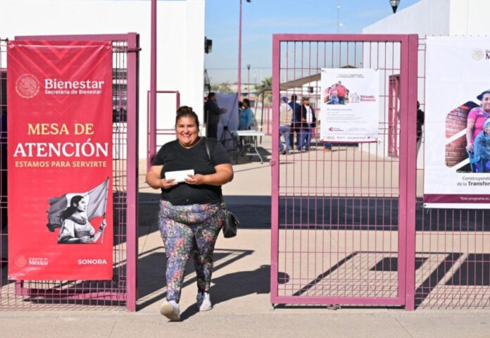 #Hermosillo Avanza con éxito el Programa de Vivienda en Hermosillo; Gobernador Durazo invita a familias a registrarse; el registro que inició desde el jueves, continuará hasta el sábado 17 de enero, en un horario de 10:00 a 18:00 horas, en la Unidad Deportiva Ley 57 y Unidad Deportiva Ana Gabriela Guevara.