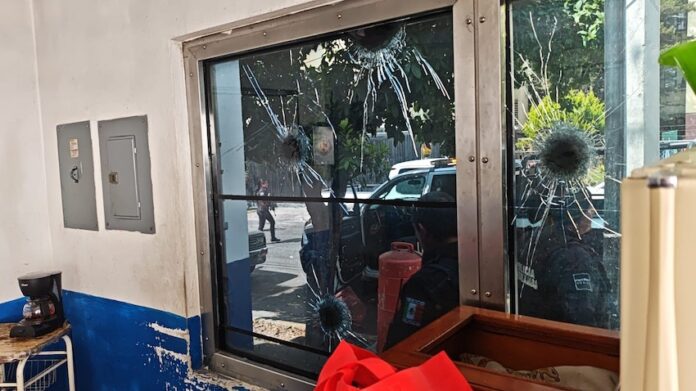 #Zapopan Muere joven mujer embarazada en fuego cruzado; se hallaba ejercitándose cuando delincuentes abrieron fuego contra un módulo de la Policía de Zapopan.