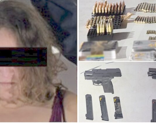 Cae mujer en posesión de cuatro armas, cargadores y cartuchos