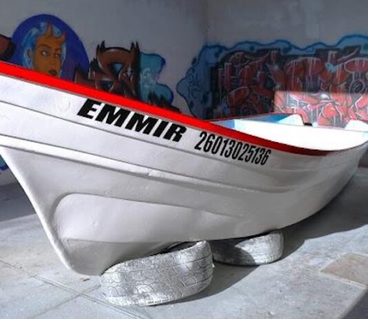 Entregan panga reparada número 15 a familia de pescadores