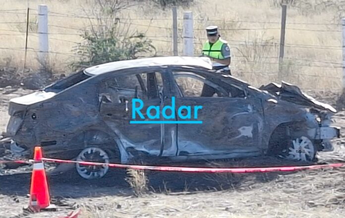 #Guaymas Muere mujer en volcamiento, al norte de Guaymas; hay tres heridos; el vehículo terminó incendiándose; la familia accidentada al parecer es de Empalme, Sonora.