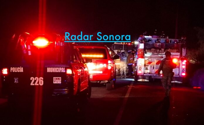 #Guaymas Investigan incendio de vehículo con dos personas calcinadas; personal de la Fiscalía del Estado hará el procesamiento de la escena del siniestro, y buscarán establecer quien es el dueño de la unidad y la identidad de los fallecidos.