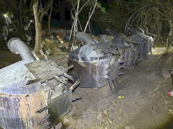 #Nacional Aseguran laboratorio clandestino, en el que se procesaba drogas sintéticas; operativo militar llevado a cabo en el estado de Michoacán; no hay detenidos.