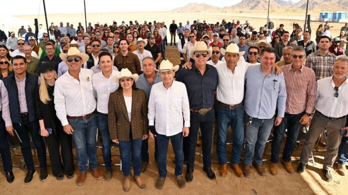 Durazo arranca cosecha de espárrago y consolida liderazgo agroexportador de Sonora; el jefe del Ejecutivo estatal dio inicio a la temporada de cosecha de espárrago 2025-2026 y reconoció el esfuerzo de 45 mil jornaleros provenientes de distintas entidades del país, destacando que su trabajo es fundamental para la riqueza y competitividad agrícola de la región.