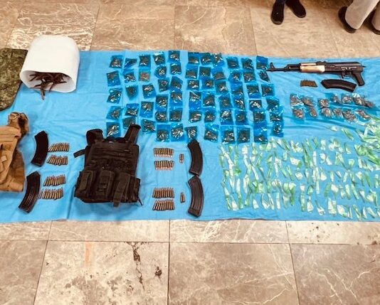 Detienen a mujer armada y aseguran droga en Ciudad Obregón