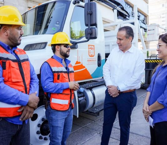 Equipa Toño Astiazarán con vehículos operativos a la Agencia de Energía y Cambio Climático para beneficio de familias hermosillenses