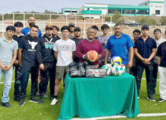 Promueven bienestar universitario con entrega de material deportivo