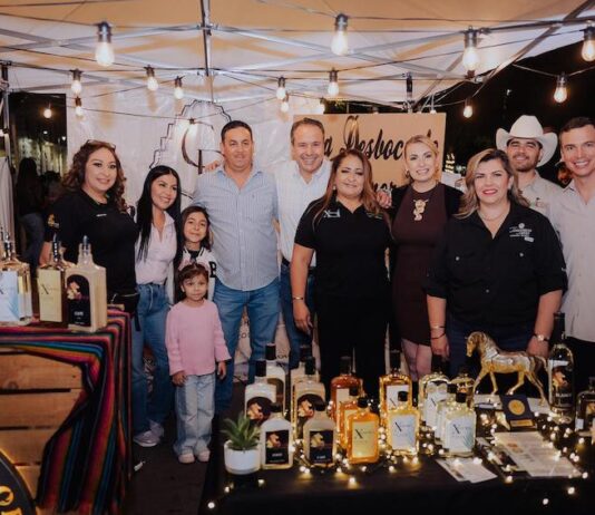 Impulsa Toño Astiazarán tradición sonorense Expo Bacanora en Víactiva