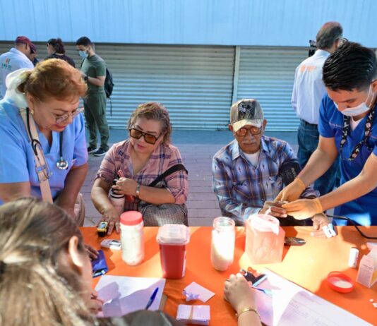 Brinda Ayuntamiento de Hermosillo jornada de salud en Mercado Municipal