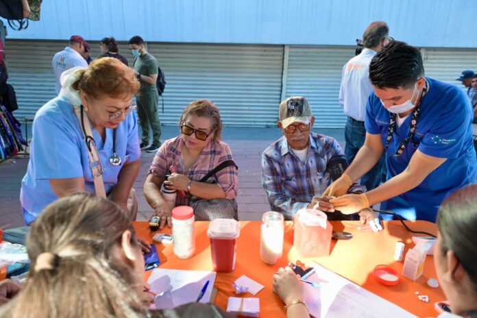 Brinda Ayuntamiento de Hermosillo jornada de salud en Mercado Municipal; personal de Salud Pública Municipal brindó 835 atenciones gratuitas.