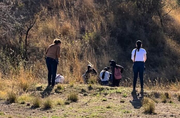 #Nogales Localizan restos humanos al sur de Nogales; integrantes del colectivo ‘Buscadoras de la Frontera’ continúan llevando a cabo labores de rastreo y revisión del terreno.