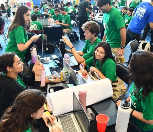 Rompe récord de participación Smart City Hackathon con más de 200 jóvenes en Hermosillo
