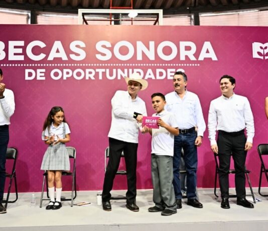 Refuerza Gobernador Durazo acceso a la educación y lectura con becas y librería del FCE en Cajeme