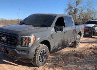 Recuperan camioneta con reporte de robo en Estados Unidos