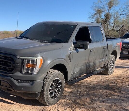 Recuperan camioneta con reporte de robo en Estados Unidos