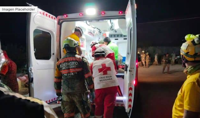 #Sinaloa Rescatan con vida al primer minero tras 4 días atrapado; cuerpos de rescate continúan la búsqueda de sus otros tres compañeros.