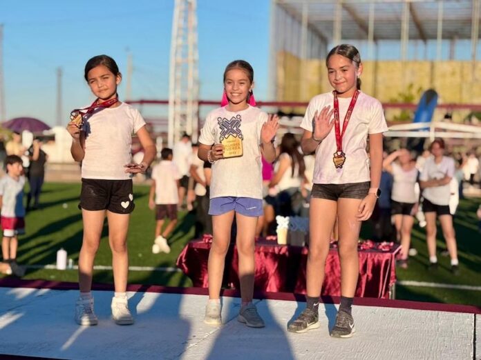 Realizan exitosa carrera de color fun en la UDM por Día Internacional de la Mujer; concluido el evento e premió a los primeros lugares de las diferentes categorías.