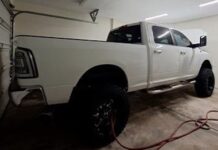 Aseguran droga y vehículo en medio de un cateo judicial