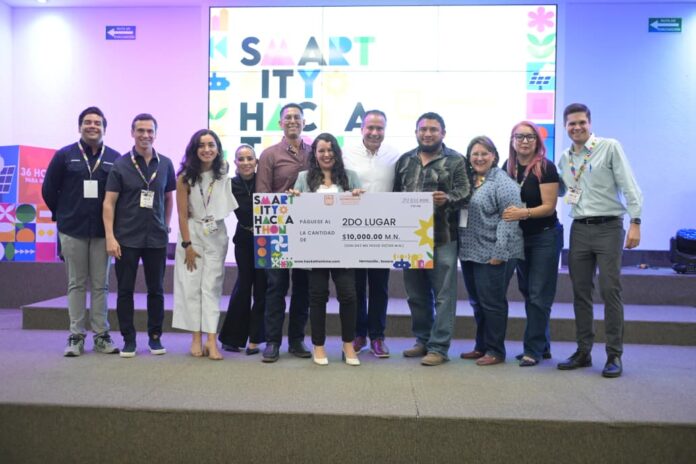 #Hermosillo Suma esfuerzos y talento Toño Astiazarán para impulsar a jóvenes emprendedores en Smart City Hackaton; el proyecto ganador “Señas a Voces” consiste en un dispositivo que traduce a través de una computadora en mensaje de voz los movimientos de la Lengua de Señas Mexicana.