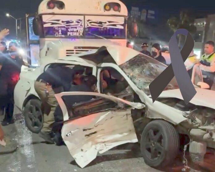 #Reynosa Mueren dos niños en trágico choque; la mamá está grave; un autobús de pasajeros embistió el vehículo en el que viajaba la familia.