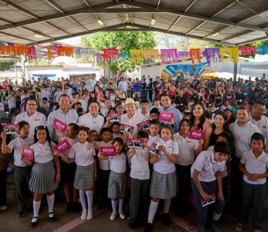 Gobernador Durazo respalda la educación de estudiantes de Miguel Alemán con becas y mejoras en planteles