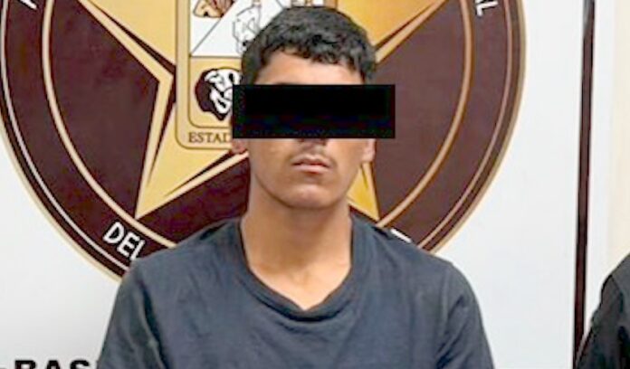 Detenido por narcomenudeo y portación de arma de fuego; el joven dijo llamarse Javier Ernesto