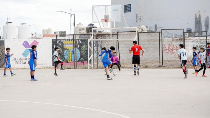 Realiza Ayuntamiento de Guaymas primera fase eliminatoria del Torneo de Fútbol Infantil 5x5; con la participación de ocho equipos dio inicio este sábado.