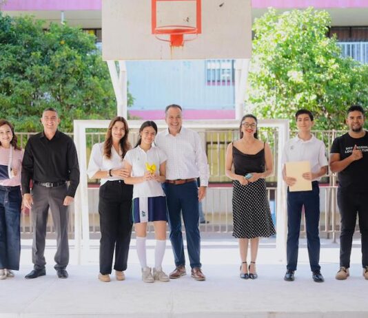 Suman Toño Astiazarán y Patty Ruibal a más de mil estudiantes de la Secundaria No. 24 en la prevención de adicciones