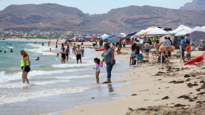 Viernes Santo registra alta afluencia en Guaymas y San Carlos; entre los sitios con mayor concentración de personas destacó el Mirador Escénico de San Carlos, donde ingresaron más de 2 mil personas.