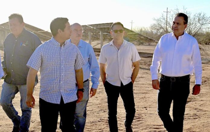 Supervisa Toño Astiazaran operación de 3 mil paneles solares para eficientar suministro de agua en los hogares; se instalaron en el área de extracción de Los Bagotes; la inversión aprovechará la energía solar para alimentar de electricidad a los equipos de bombeo.