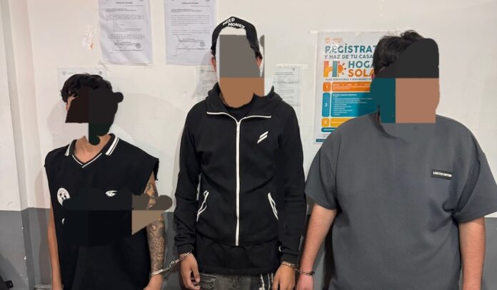 Desarticula Policía Municipal banda de presuntos asaltantes; les aseguraron un arma de fuego cargada con seis cartuchos útiles.