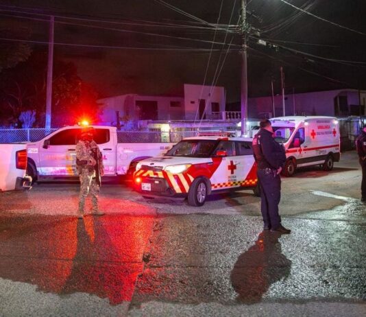 Frente a sus 4 hijos, menores de edad, asesinan a un hombre