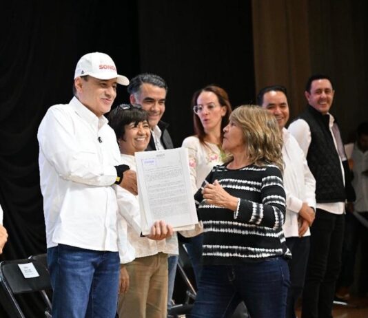Gobernador Durazo y Sedatu entregan escrituras y fortalecen certeza patrimonial en Sonora