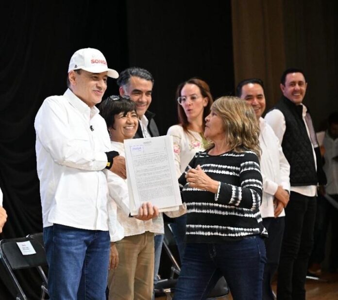 Gobernador Durazo y Sedatu entregan escrituras y fortalecen certeza patrimonial en Sonora; se rehabilitarán y construirán 200 canchas deportivas en Sonora en el marco del mundial de futbol FIFA 2026.
