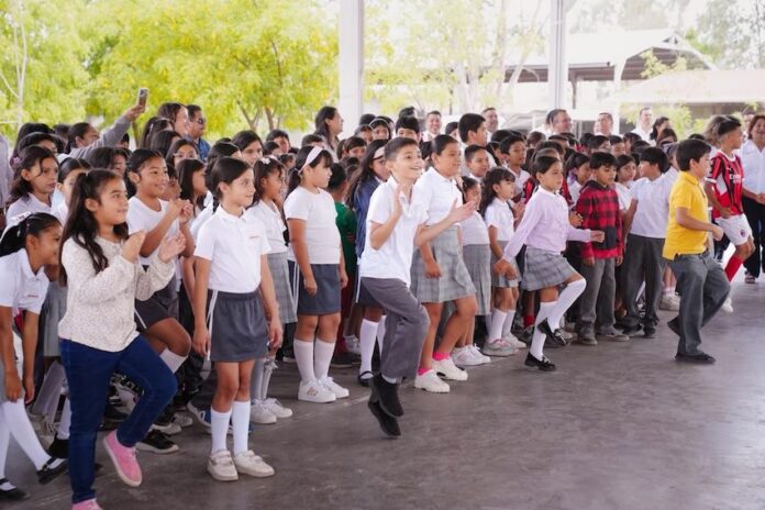 Con orden y sin contratiempos regresan a clases más de 500 mil estudiantes de educación básica en Sonora; tras haber concluido el período vacacional de primavera, con base en el calendario escolar 2025-2026 que abarcó del 30 de marzo hasta el 10 de abril.