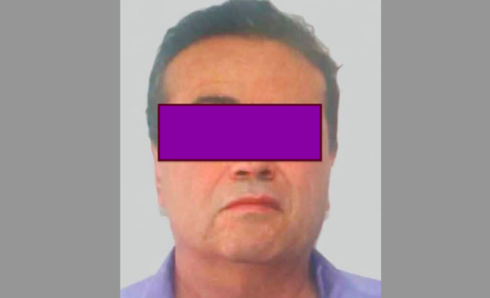 Prófugo de la justicia médico implicado en la aplicación de suero vitaminado; la Fiscalía lo busca, con orden de aprehensión, para que responda por seis muertes y cuatro casos más de personas afectadas, dos de ellas todavía hospitalizadas.