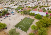 Hace equipo Toño Astiazarán a favor del deporte con la entrega de cancha de futbol en Las Lomas