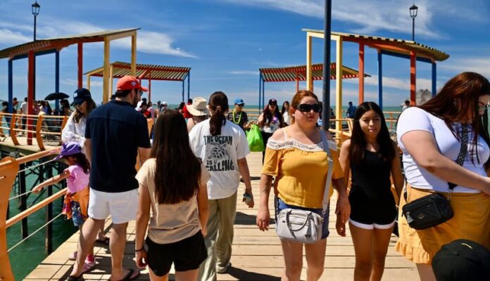 Se registra gran afluencia de vacacionistas en Bahía de Kino y zona rural en Semana Santa; se mantiene el ambiente de convivencia familiar y se exhorta a los vacacionistas a seguir acatando las recomendaciones.